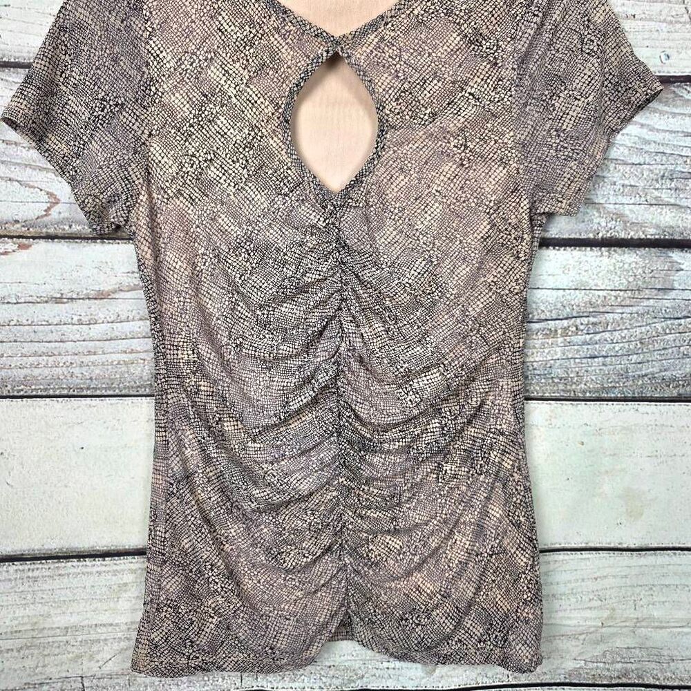 Red by BKE Snakeskin Ruched Keyhole Top Small - Picture 3 of 8
